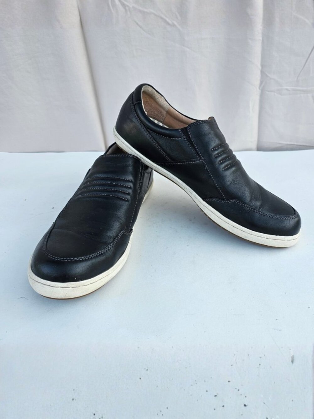 Taos Zipward Sneakers - Black Leather Slip On - Women's Size 11